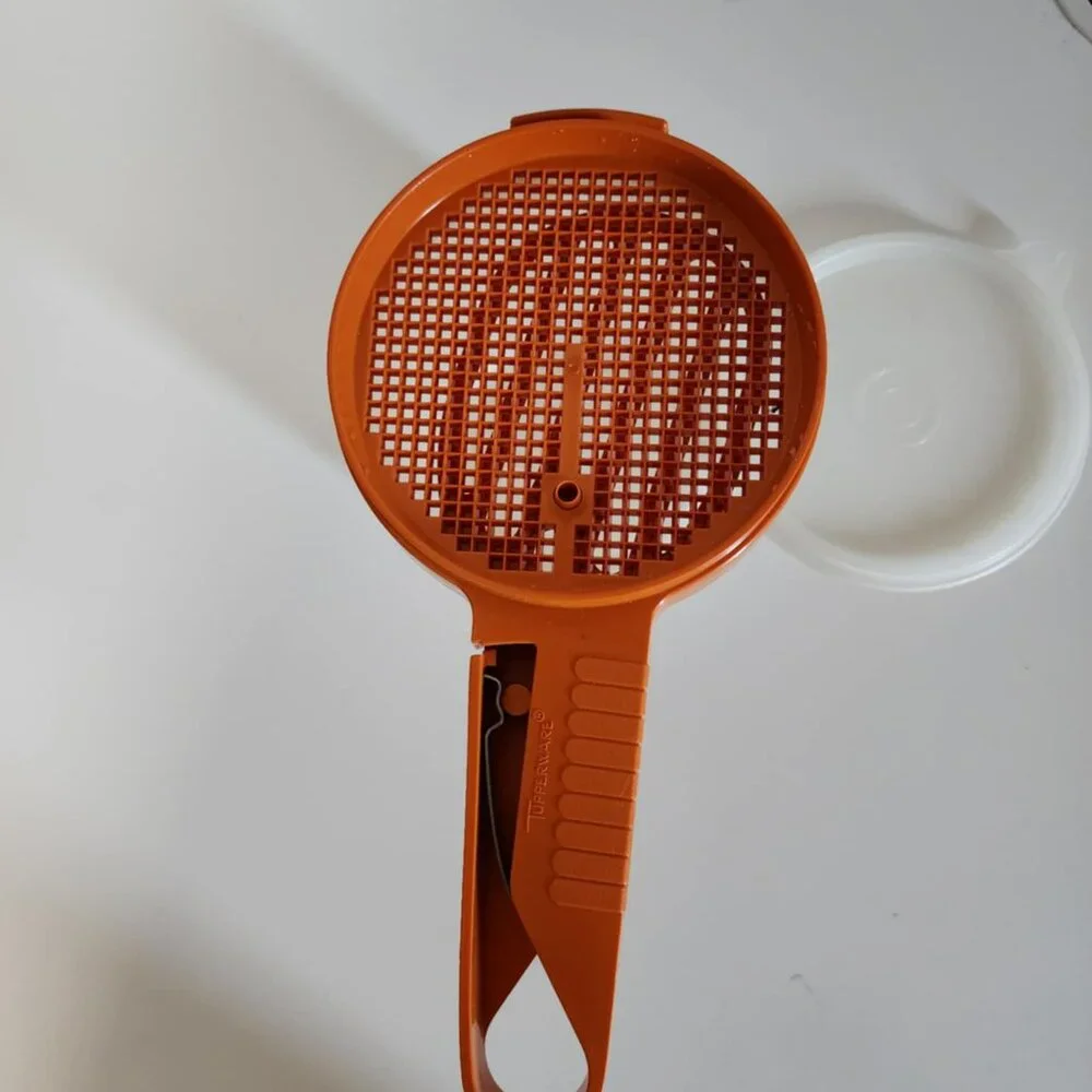 Vintage Tupperware Sift-It hand-held sifter